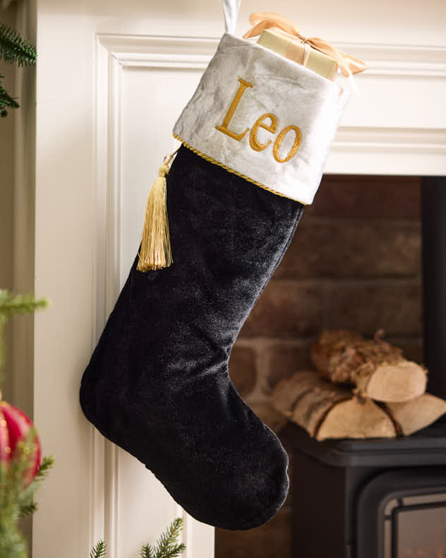 Personalised Christmas Stocking Velvet Custom Vintage Style Fireplace Mantelpiece Gift Present Sack Stocking with Hanging Tassel Decoration