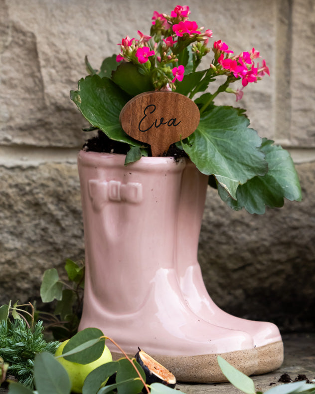 Jardinière en forme de bottes Wellington roses avec marqueur personnalisé