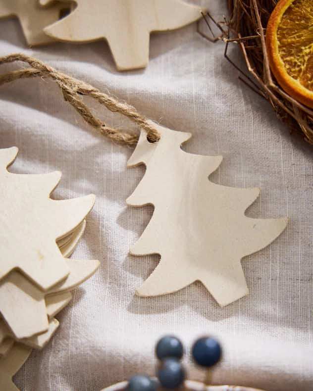 With string Natural Wood Gift Tags - 10 Pack Wooden Christmas Tree Gift Tags
