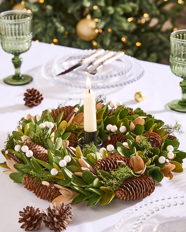Green Mistletoe Candle Centrepiece