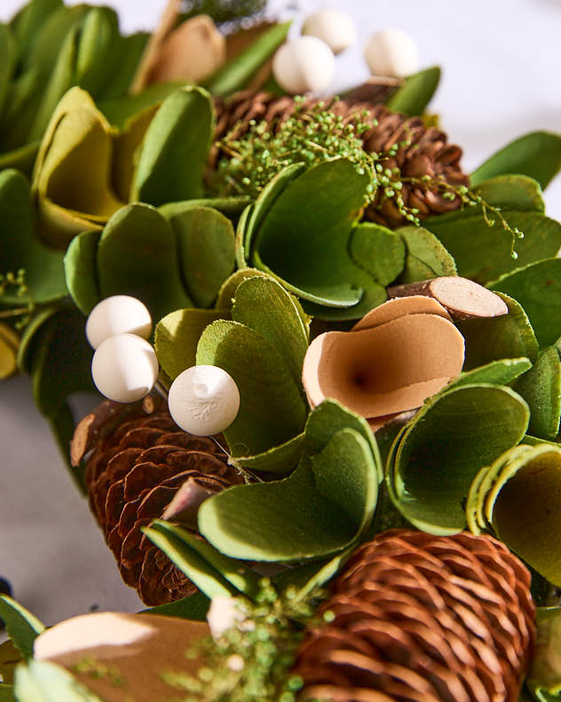 Green Mistletoe Candle Centrepiece