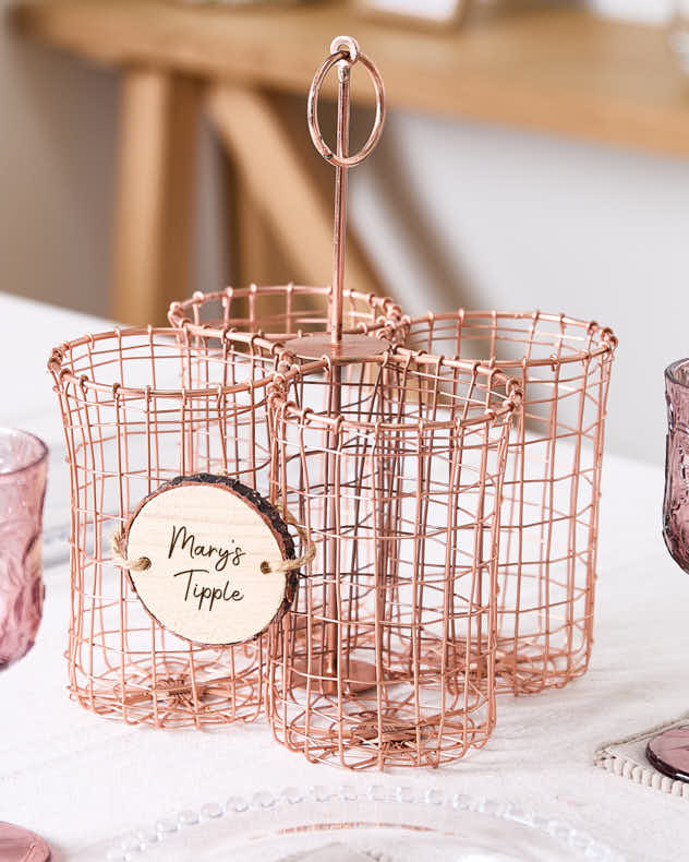 Panier-cadeau personnalisé avec porte-bouteille de vin en cuivre