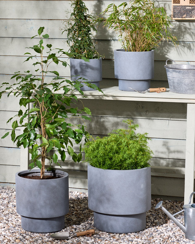Noma Set of 4 Grey Footed Planters