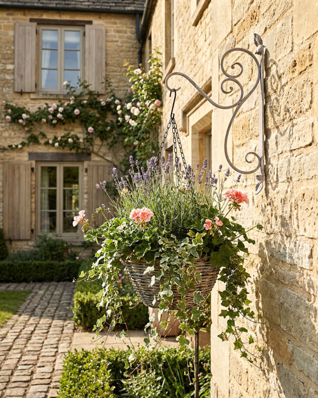 Rula Scrolled Wall Bracket