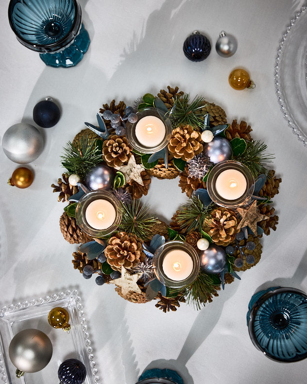 Centre de table de Noël en forme de pomme de pin et de bougie chauffe-plat