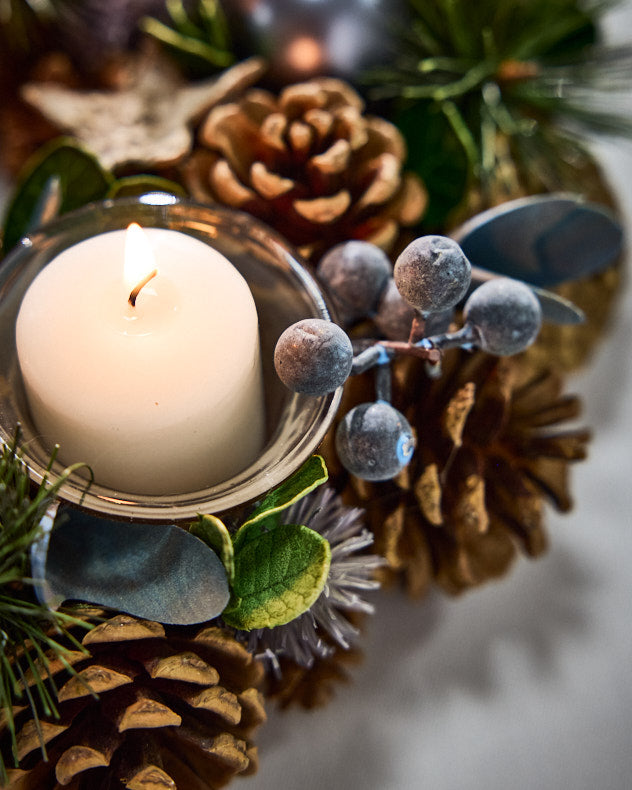 Centre de table de Noël en forme de pomme de pin et de bougie chauffe-plat