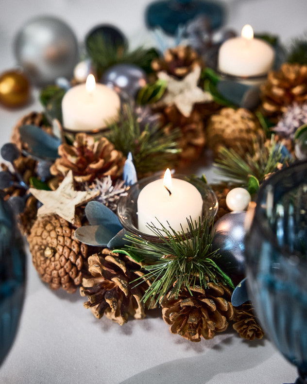 Centre de table de Noël en forme de pomme de pin et de bougie chauffe-plat