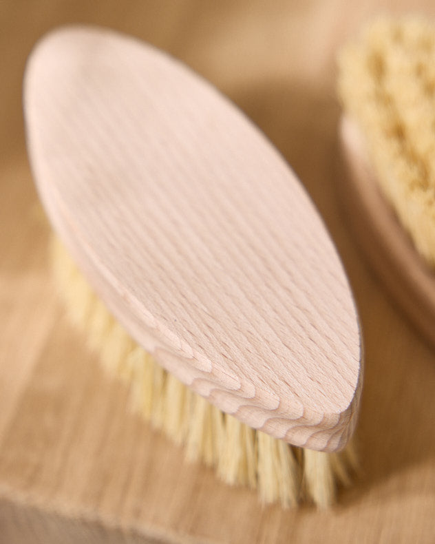 Set of 2 Wooden Scrubbing Brushes