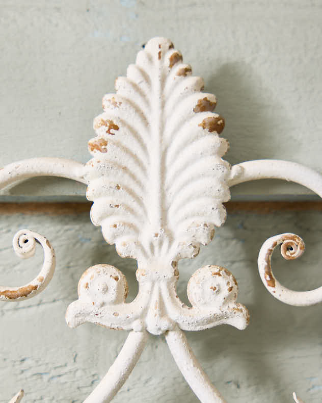 Pots & Planters - Mondine Antique Style Wall Planter