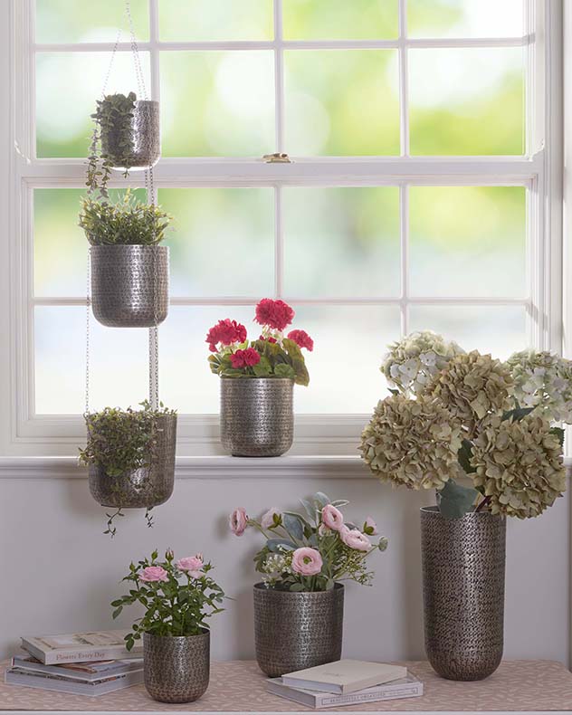 Zaio Hammered Metal Planters