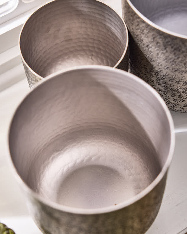 Zaio Hammered Metal Planters
