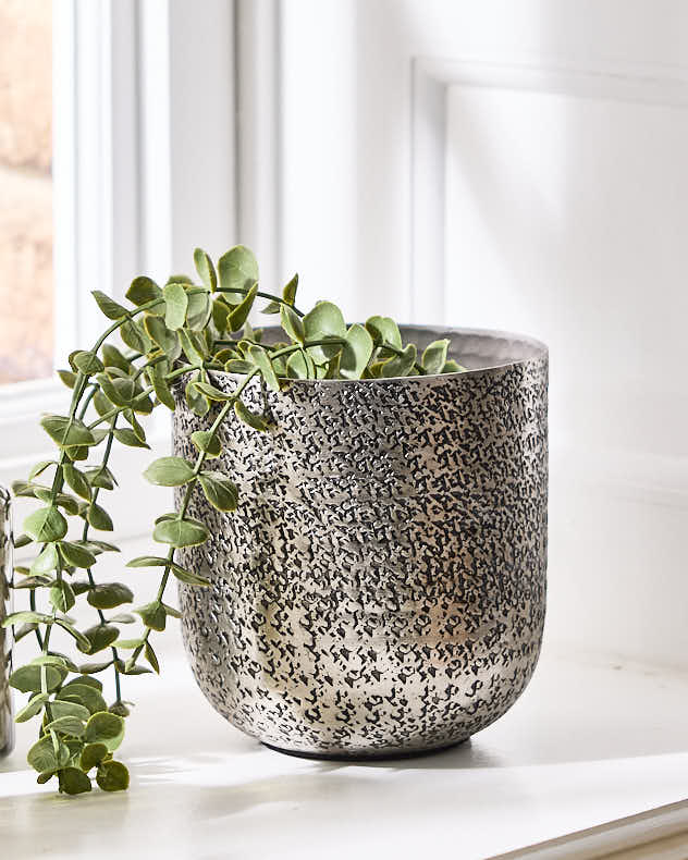 Zaio Hammered Metal Planters