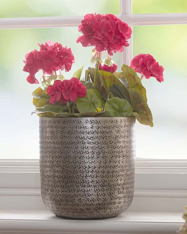 Zaio Hammered Metal Planters