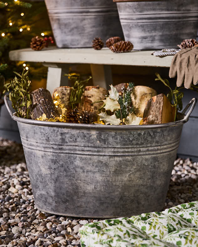 Traditional Metal Planter Tub with Handles
