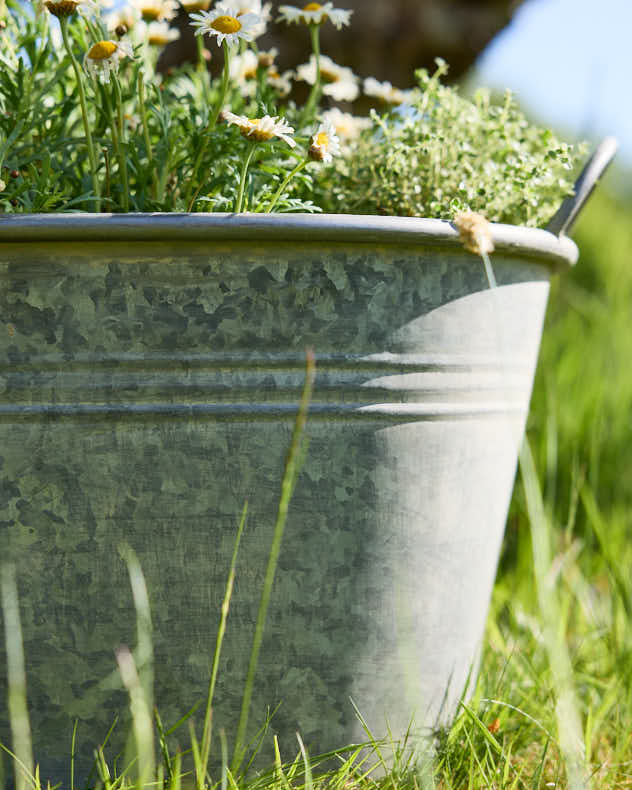 Traditional Metal Planter Tub with Handles