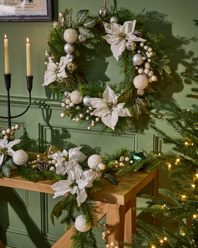 Valley Snowdrift Wreath 42cm