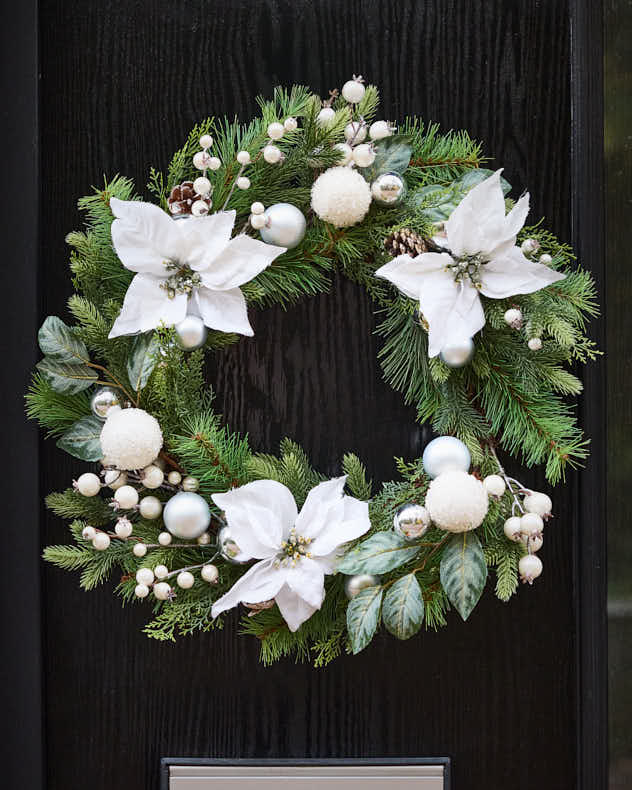 Wreaths - Valley Snowdrift Wreath 42cm