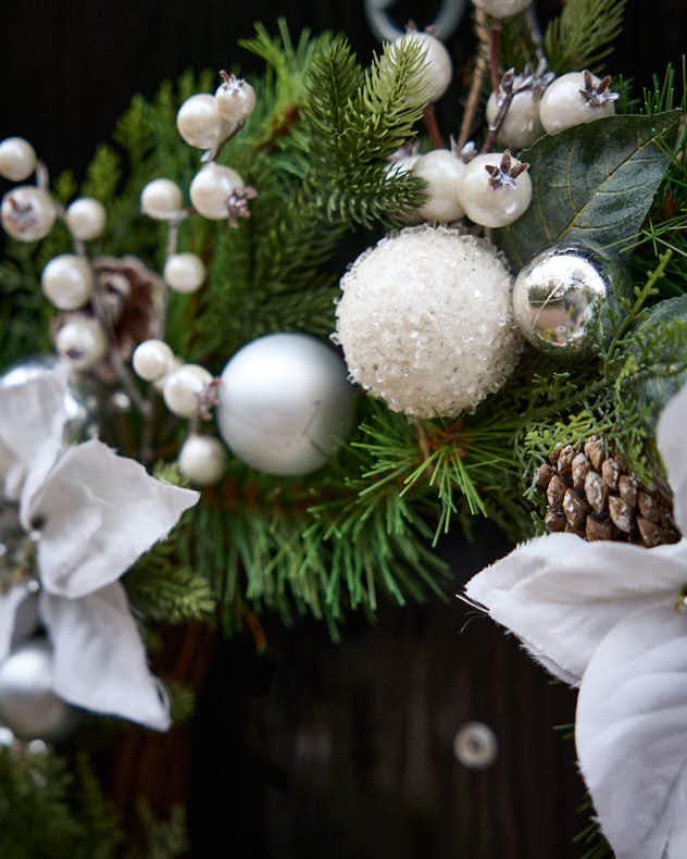 Wreaths - Valley Snowdrift Wreath 42cm