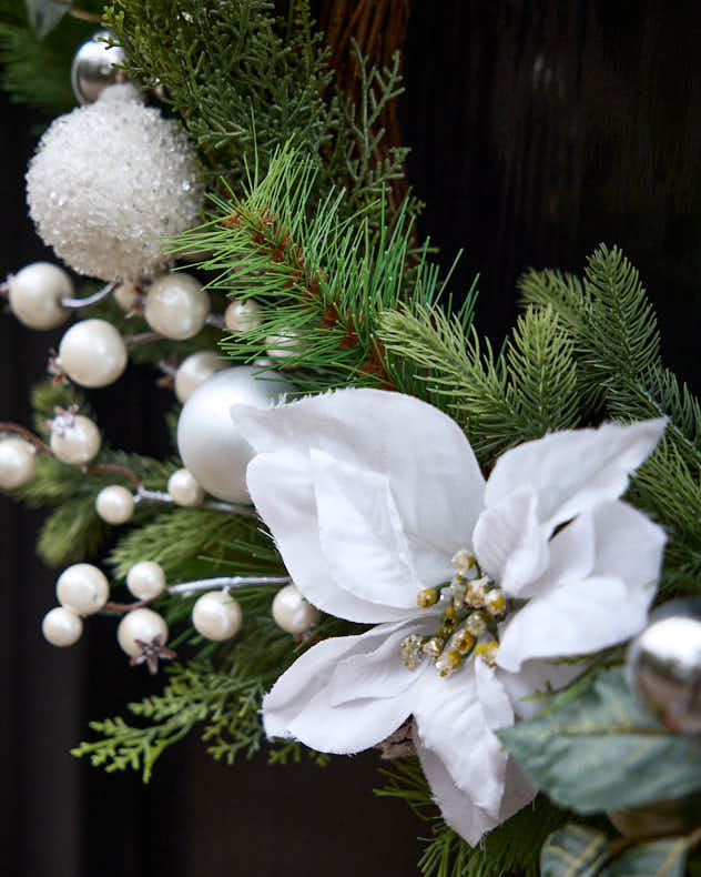Wreaths - Valley Snowdrift Wreath 42cm