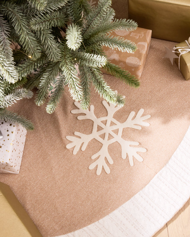 Cosy Christmas Snowflake Tree Skirt