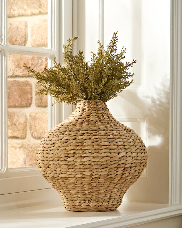 Natural Seagrass Vases - Woven Bulrush Curved Vase