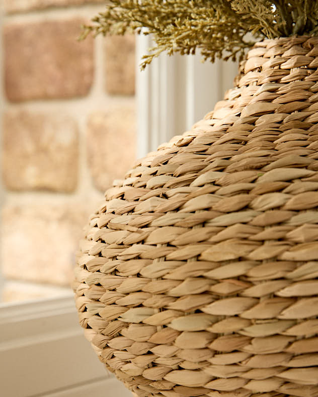 Woven Bulrush Curved Vase