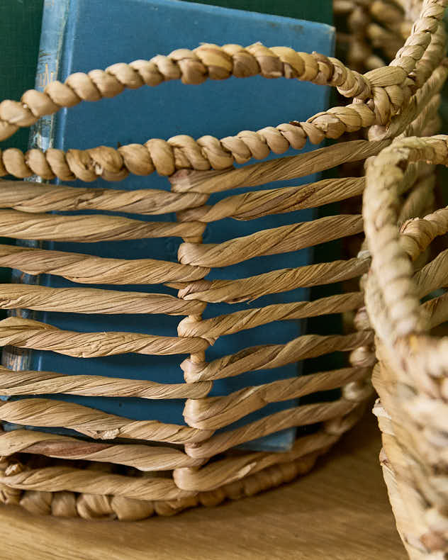 Water Hyacinth Open Weave Scalloped Basket