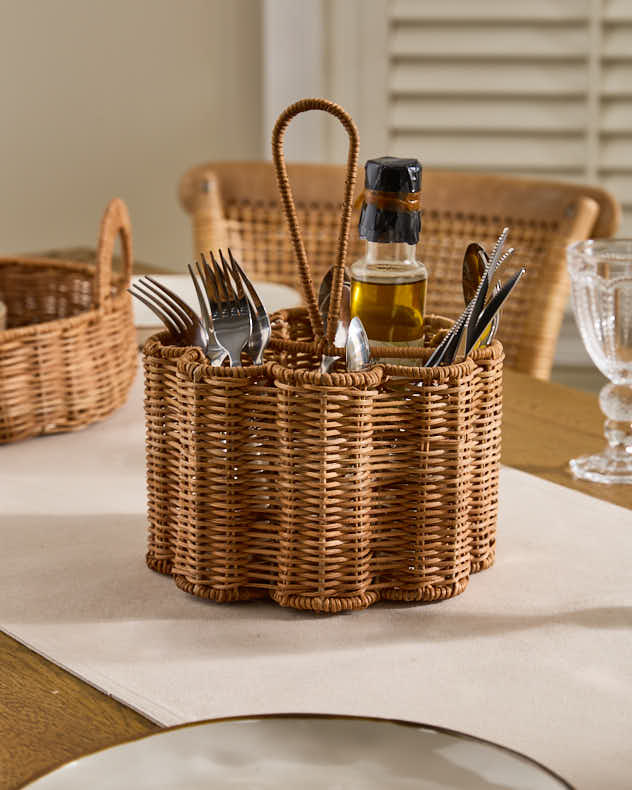Kitchen & Dining