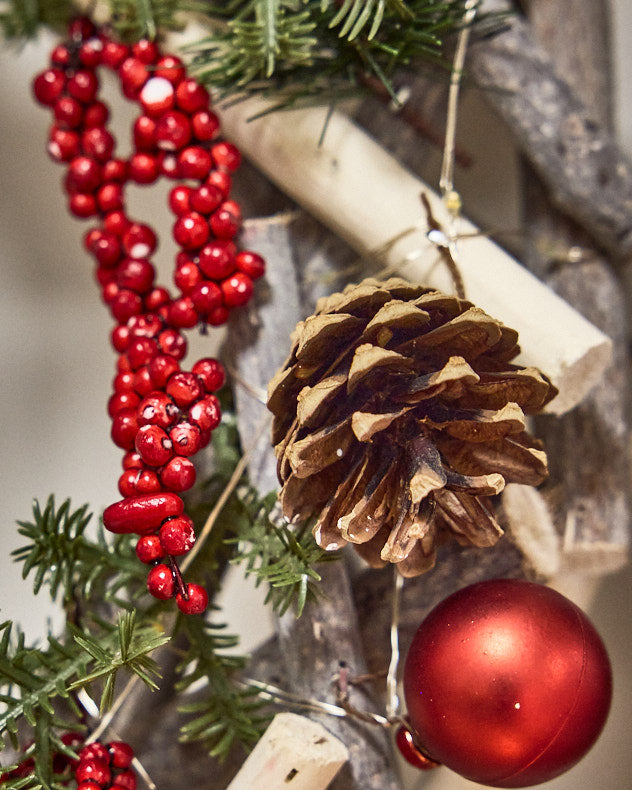 Couronne lumineuse en bois et baies