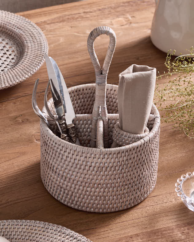 Hochwertiger Besteckkorb aus weißem Rattan