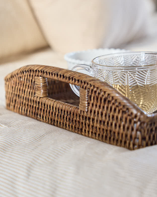 Morgentablett aus natürlichem Rattan