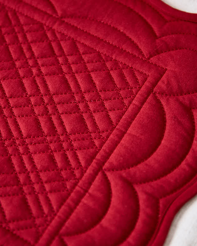 Set of 2 Quilted Scalloped Placemats -  Crimson