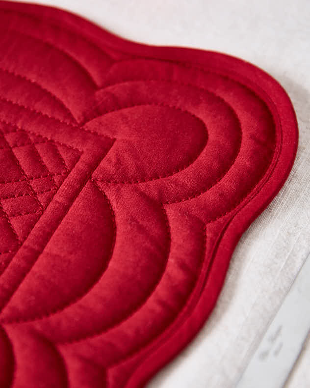 Set of 2 Quilted Scalloped Placemats -  Crimson