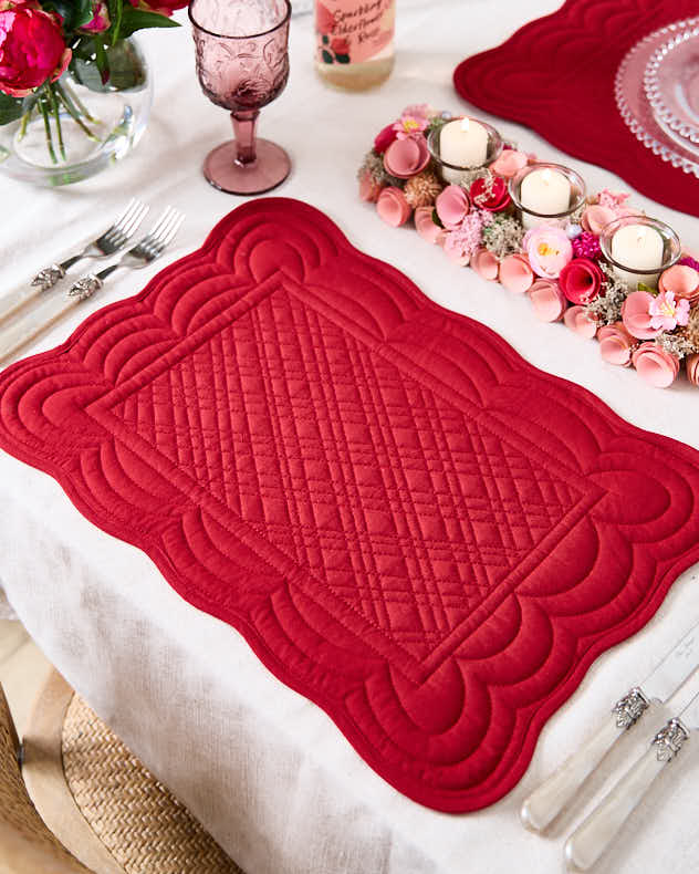 Set of 2 Quilted Scalloped Placemats -  Crimson