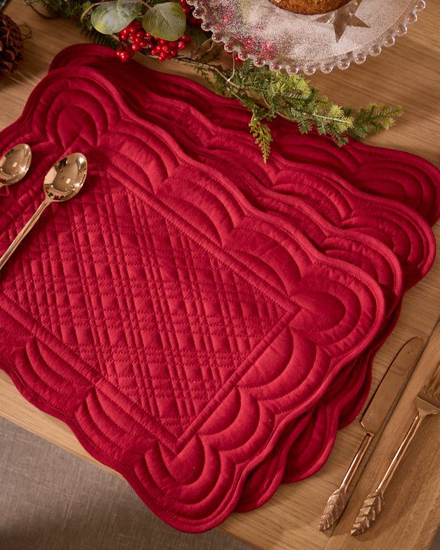 Set of 2 Quilted Scalloped Placemats -  Crimson