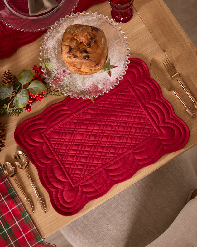 Set of 2 Quilted Scalloped Placemats -  Crimson