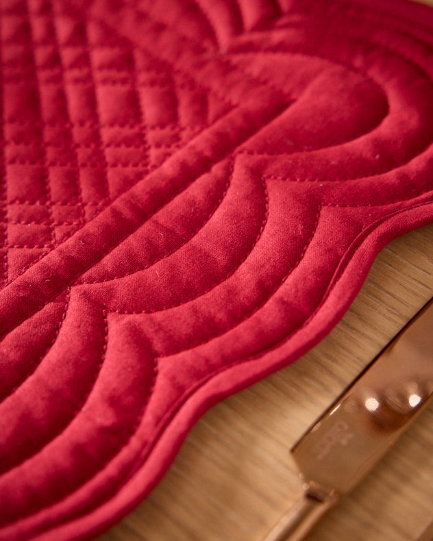 Set of 2 Quilted Scalloped Placemats -  Crimson