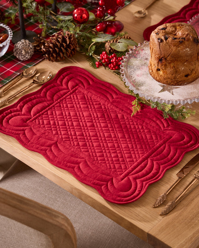 Set of 2 Quilted Scalloped Placemats -  Crimson