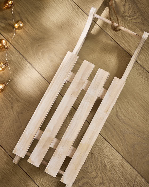 Schlittendekoration aus Holz