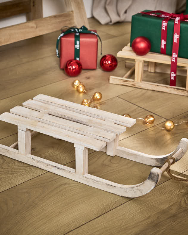 Schlittendekoration aus Holz