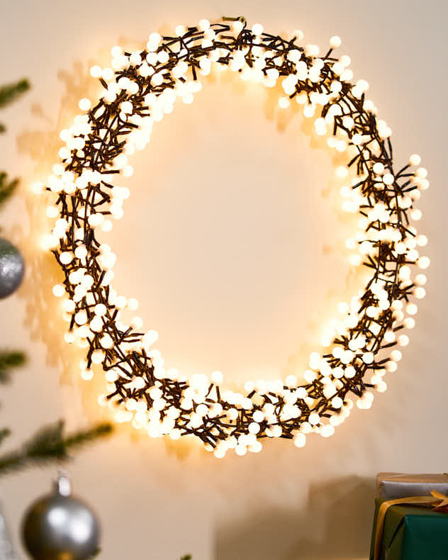 White LED Pre-Lit Wreath