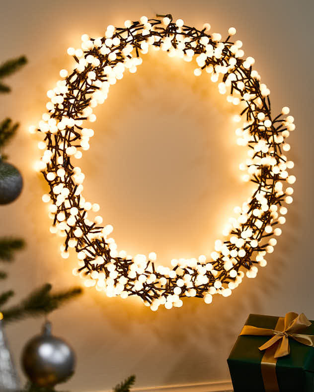 White LED Pre-Lit Wreath