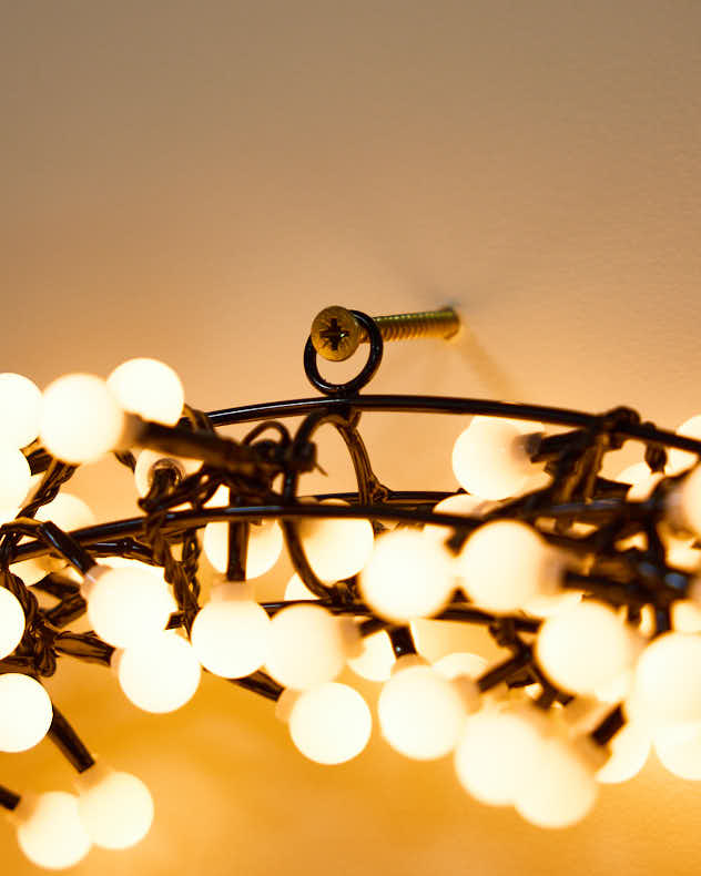 White LED Pre-Lit Wreath