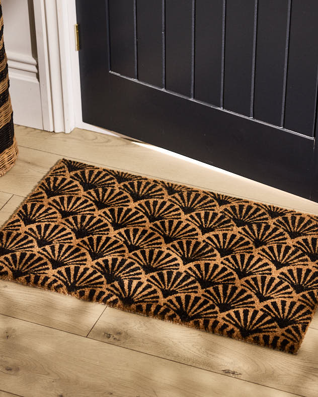 Verona Art Deco Black Scallop Doormat