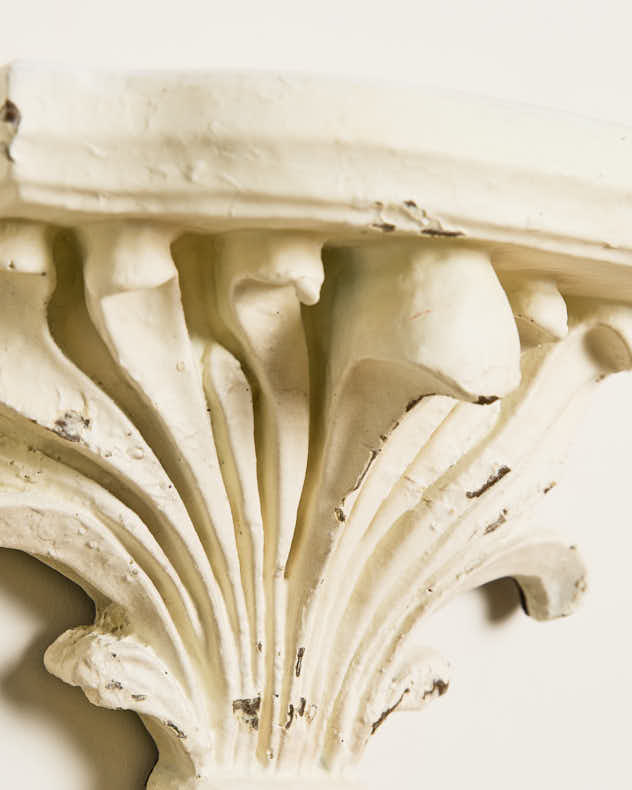 Fleur De Lys Corbel Shelf