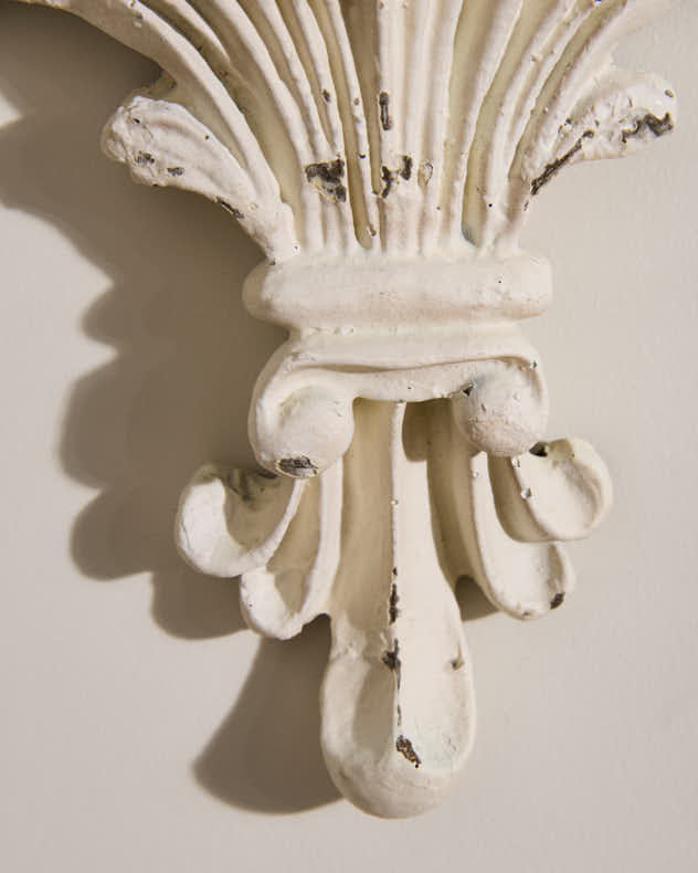 Fleur De Lys Corbel Shelf