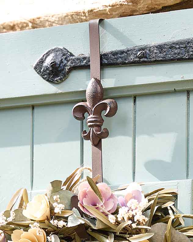 Brown Fleur de Lys Wreath Hanger