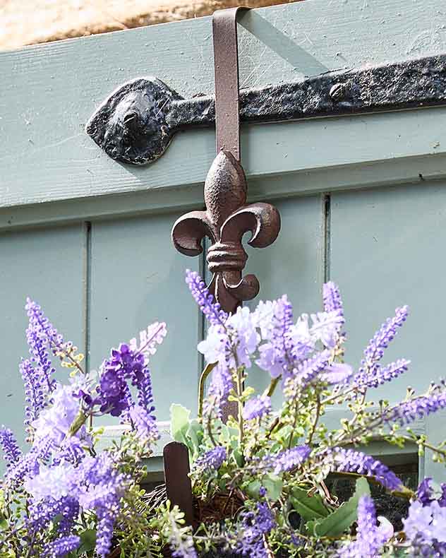 Brown Fleur de Lys Wreath Hanger