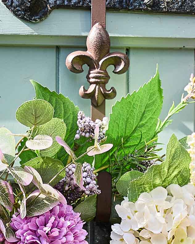 Brown Fleur de Lys Wreath Hanger