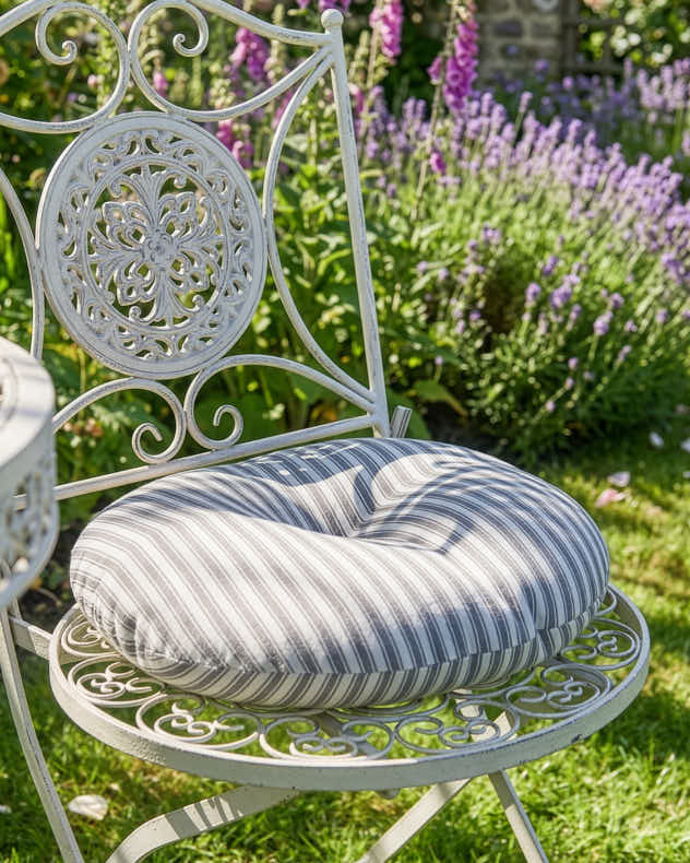 Set 2 Pyreneés Stripe Round Garden Seat Pads